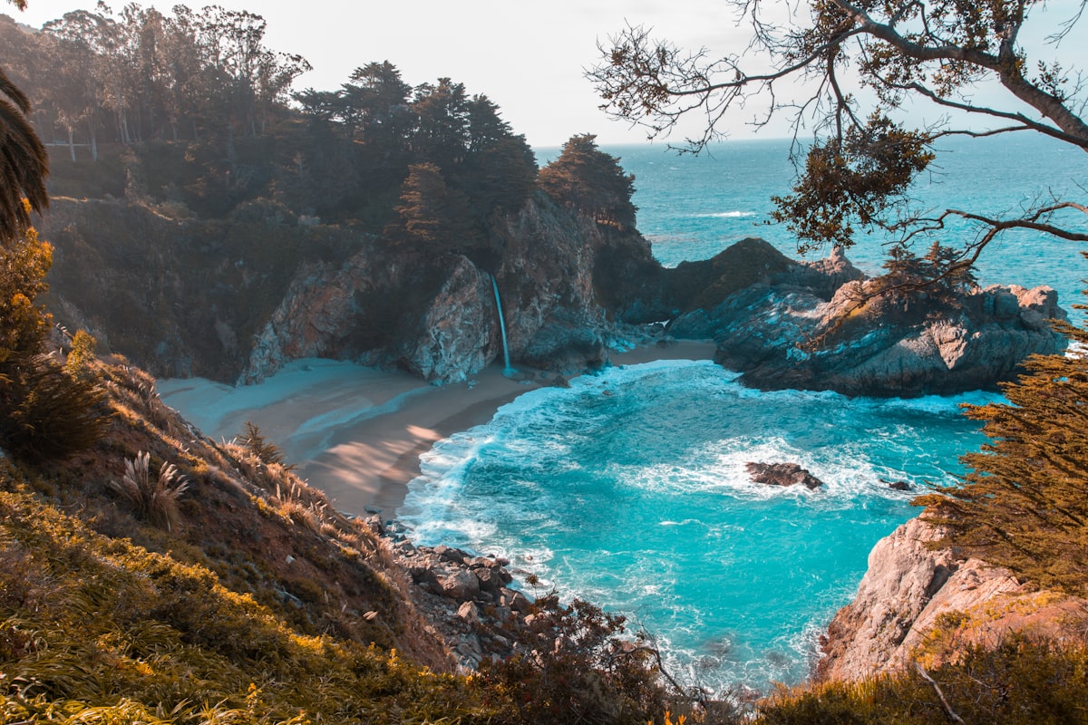 Carretera y mar en los Cayos